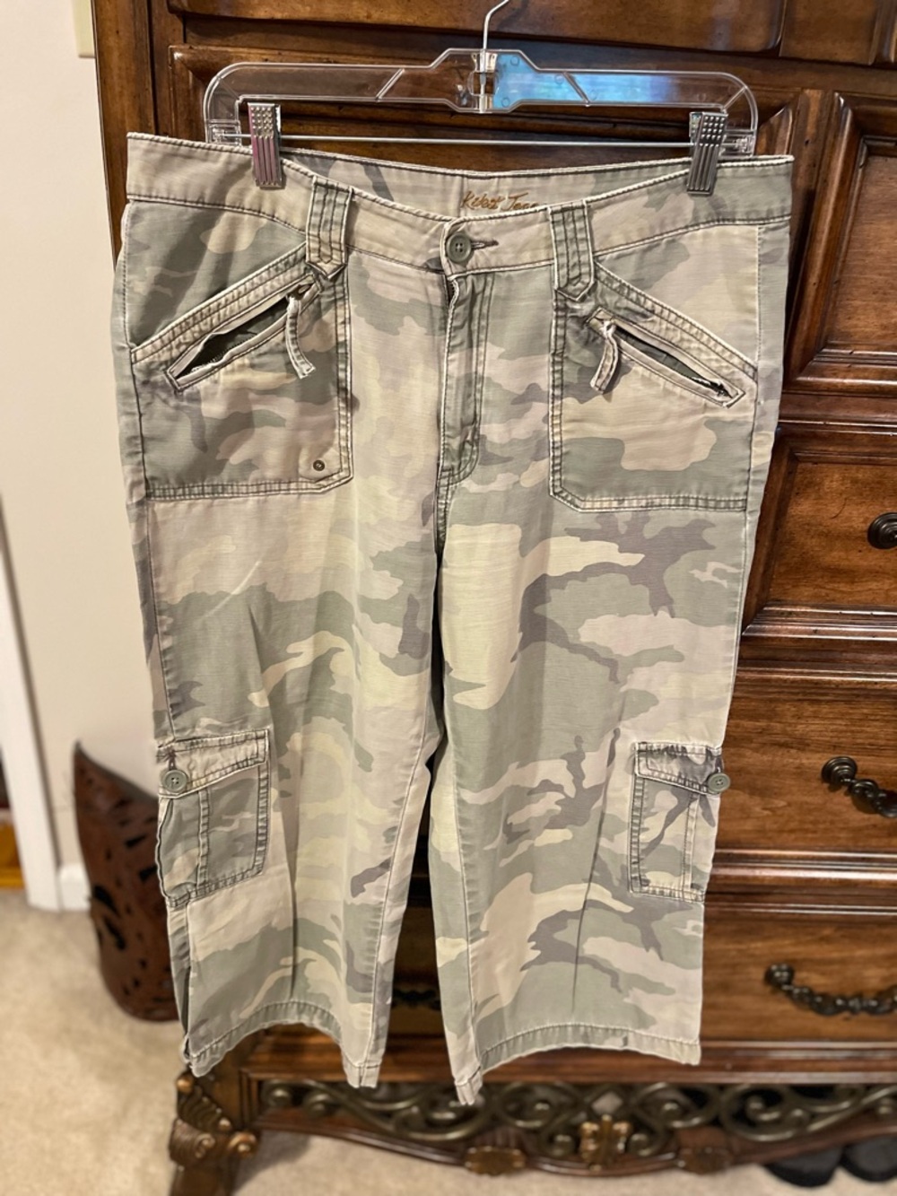 Women's Camo Cargo Capris - Light Olive
